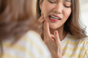 woman with toothache